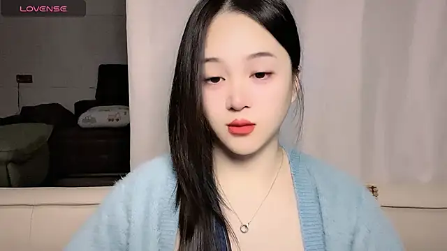 美女woaiqinqin在线直播