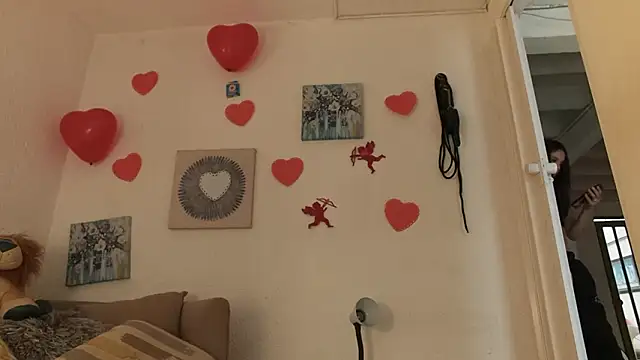 CarolineAikos webcam