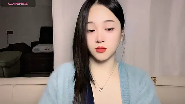 美女woaiqinqin在线直播