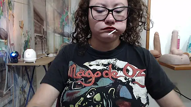 curly_greeneyed webcam