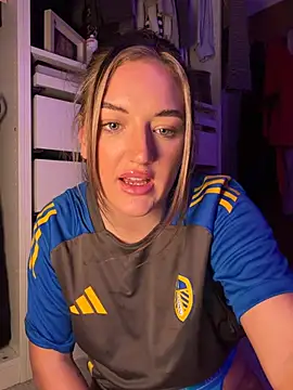 Webcam Model (MissMaisiex)  is live.Free join now!