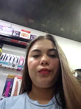 rapunzel069 (F young) - show titis + suck + oil