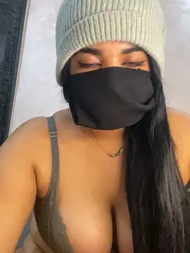 Nabila-hanouna webcam