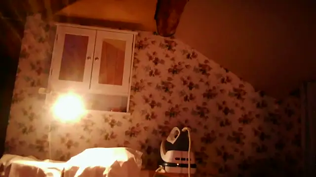 Valinella — Body lotion op mn billen