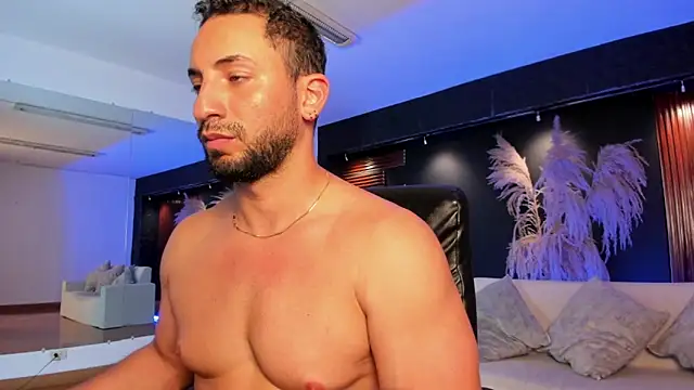 dylann_carter (Ask my age) - Oil Show, muscle demonstration