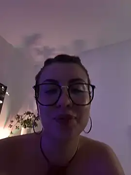 emasaenz - EmaSaenz's free webcam - UK Sex Cams