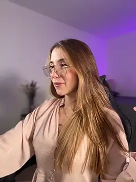 sophieraily_ - SophieRaily_'s free webcam - UK Sex Cams