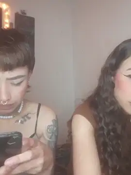 AlexxaAndRileyy webcam
