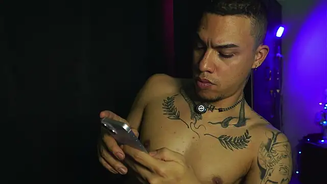 alphamasterxxx - AlphaMasterXxx's free webcam - UK Sex Cams