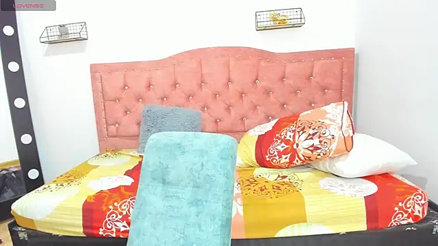 Milf-Prettyboobs webcam