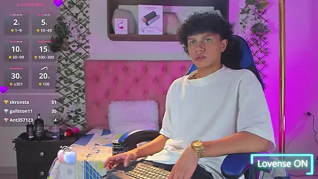 _taylor_black webcam