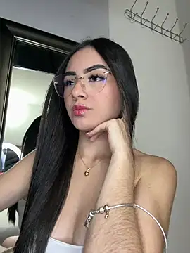 Webcam Model (IslaCole)  is live.Free join now!