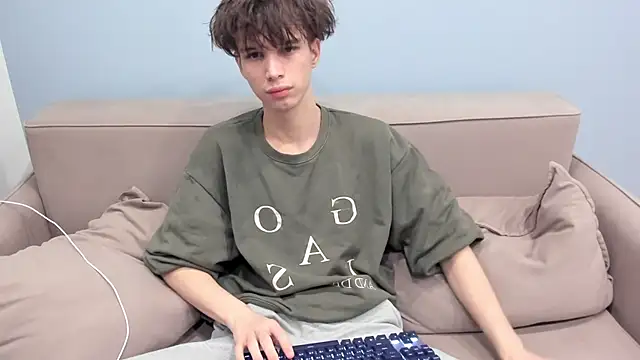 Ur_NextDoor_Boy webcam