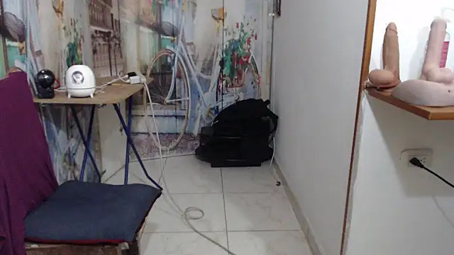 curly_greeneyed webcam