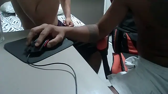 JUNINHOLEKEJR webcam