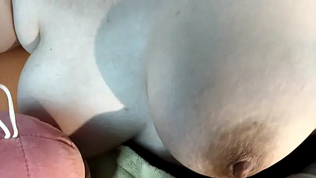 美女AngelwithEcup在线直播