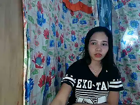 PinaySkinnyGirl webcam
