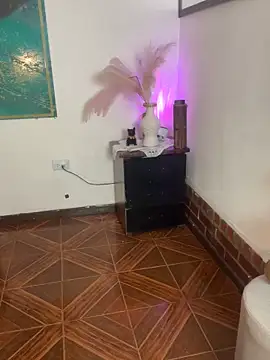 alisaa_jhons1 - Alisaa_jhons1's free webcam - UK Sex Cams