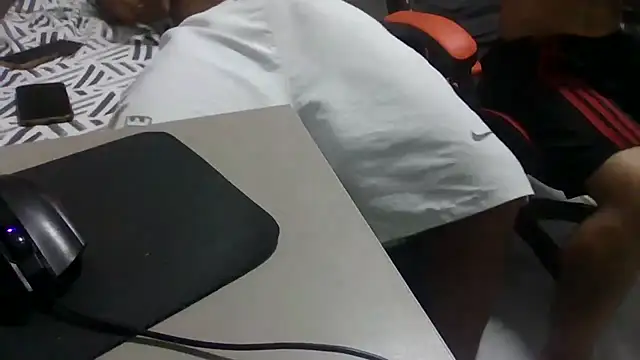 JUNINHOLEKEJR webcam