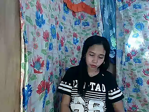 PinaySkinnyGirl webcam