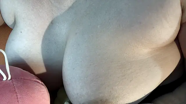 美女AngelwithEcup在线直播