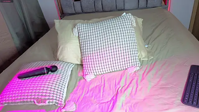 celeste_chic - Celeste_chic's free webcam - UK Sex Cams