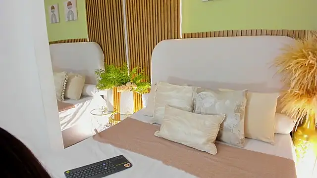 CristalMayson webcam