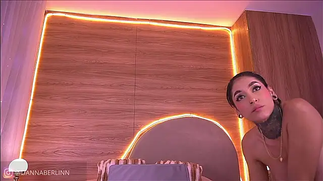 danna_berlin_'s Stripchat show and profile