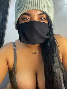 Nabila-hanouna webcam