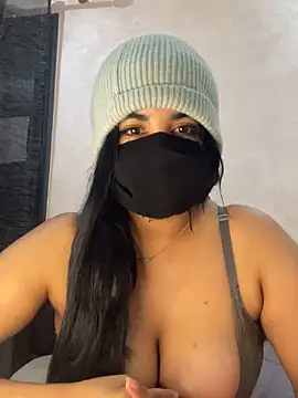 Nabila-hanouna webcam