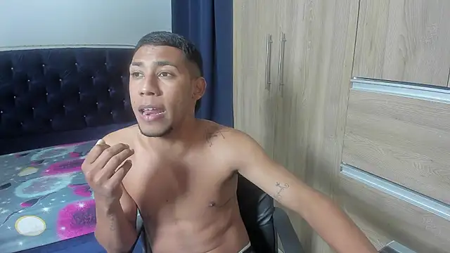 isaac_master77 webcam