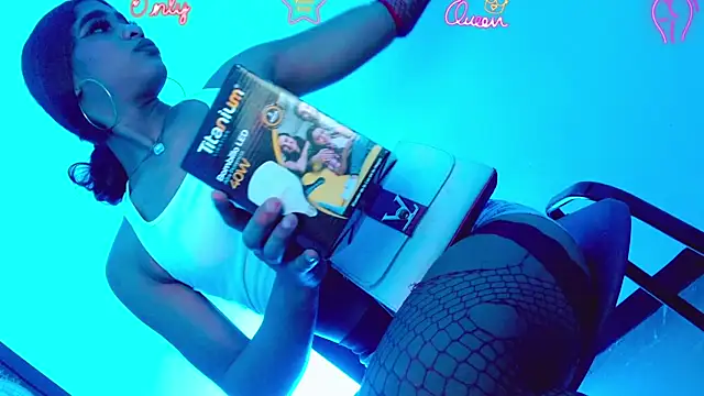 katha_Crawford webcam