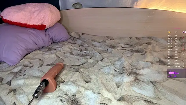 MaryjaneSpider webcam