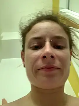 GoldenPussy1329 webcam