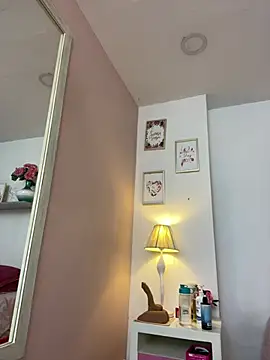 Webcam Model (LauraRaider)  is live.Free join now!