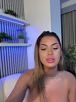 Webcam Model (KirstieVegas) is live