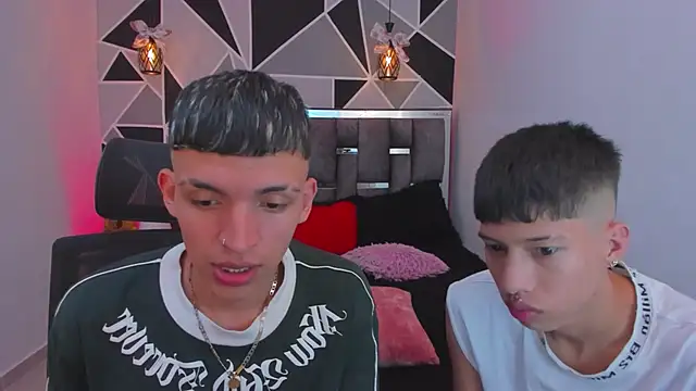 juan_nd_steven - Juan_Nd_Steven's free webcam - UK Sex Cams
