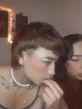 AlexxaAndRileyy webcam