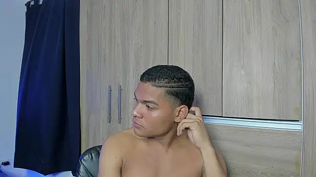 isaac_master77 webcam