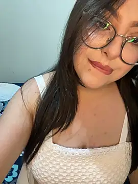 Webcam Model (MileyGia)  is live.Free join now!