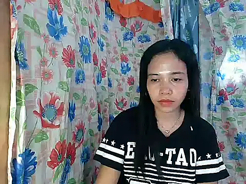 PinaySkinnyGirl webcam