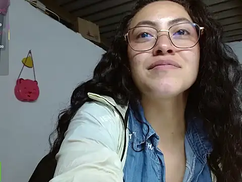 Olivia_Bright webcam