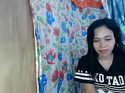PinaySkinnyGirl webcam