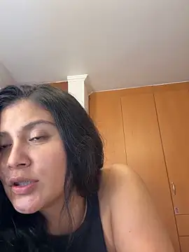 Webcam Model (kinky_mila@xh)  is live.Free join now!