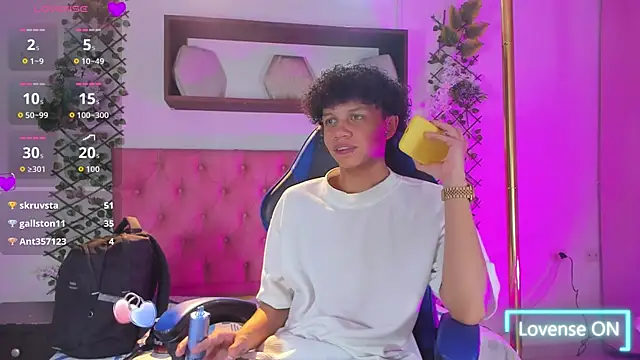 _taylor_black webcam