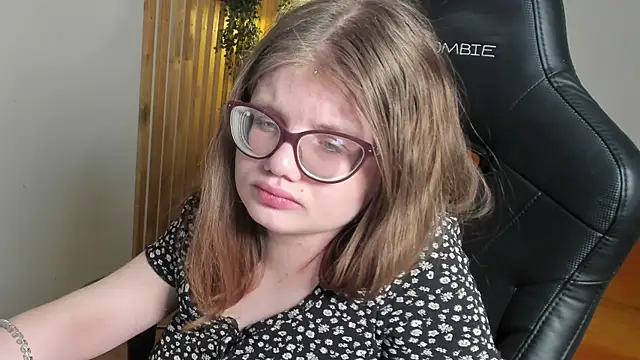 ChloeHalses webcam