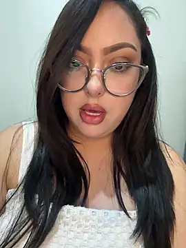 Webcam Model (MileyGia)  is live.Free join now!