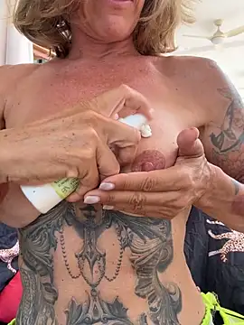 mommyselenafit_ webcam