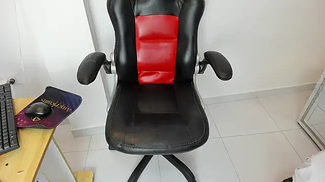 anna_lorenss — Suck fingers and rub cameltoe