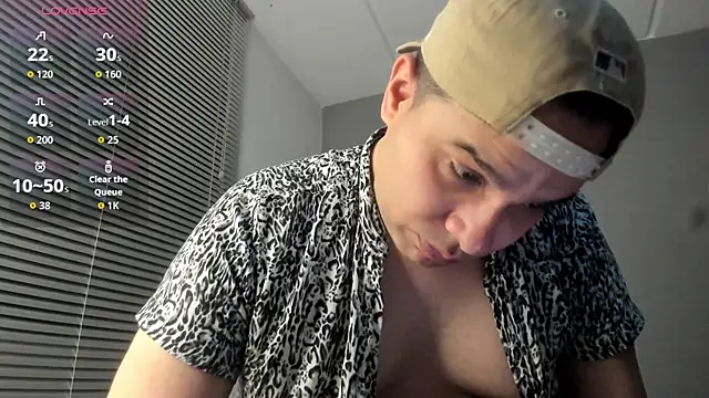 Latin_boy_surprisee webcam